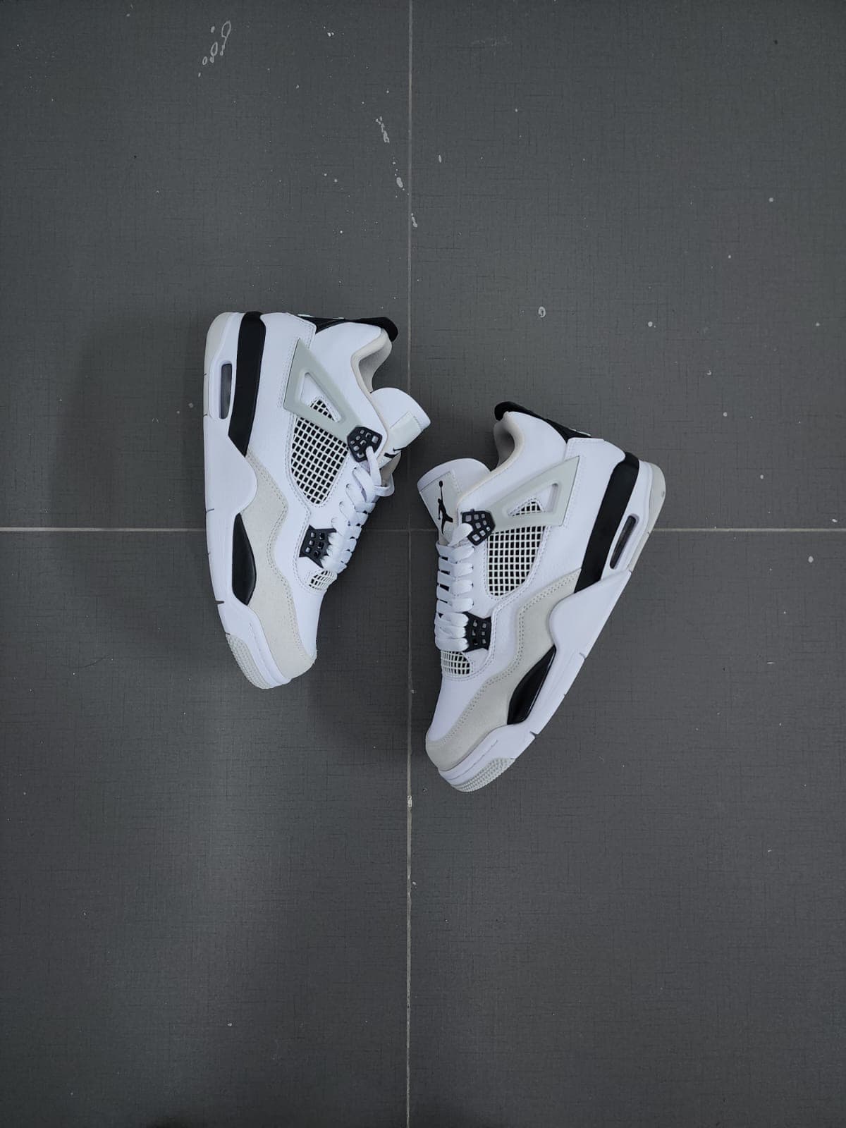 Jordan Retro 4 Military Black 